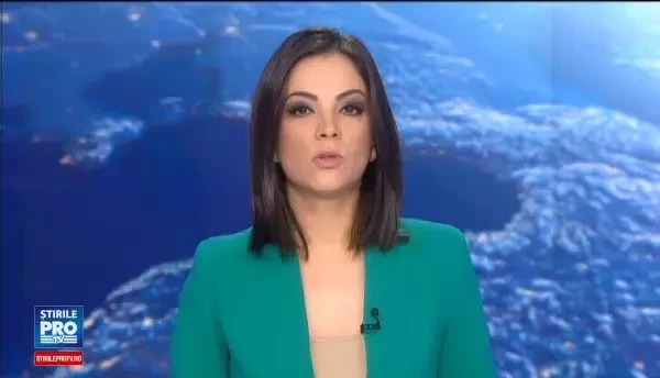 Un autocar cu 18 oameni s-a rasturnat, in Olt, din cauza poleiului. Doua persoane au ajuns la spital