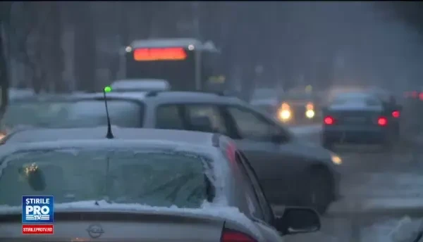 Ninsorile din noaptea de marti spre miercuri au creat probleme pentru soferii din Bucuresti
