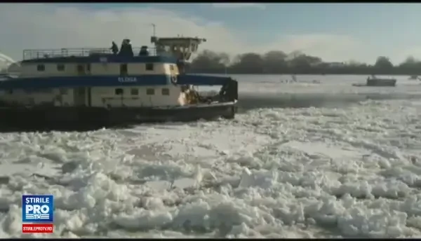 Gheata de pe Dunare a blocat 26 de barje, pagubele fiind de 40 de milioane de euro. Operatorii portuari ameninta cu proteste