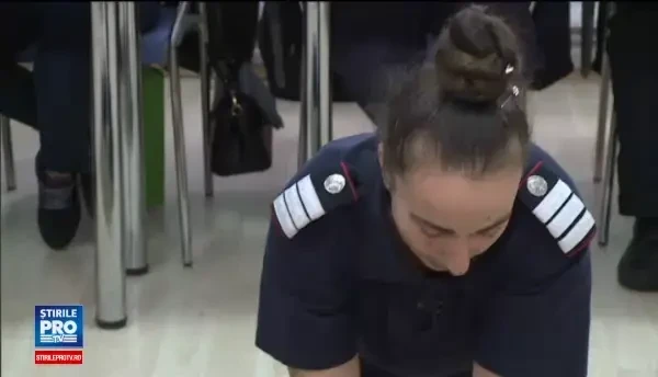 SMURD organizeaza cursuri pentru voluntari. Dupa orele de pregatire pot ajunge paramedici, iar salariile sunt si de 4.000 lei