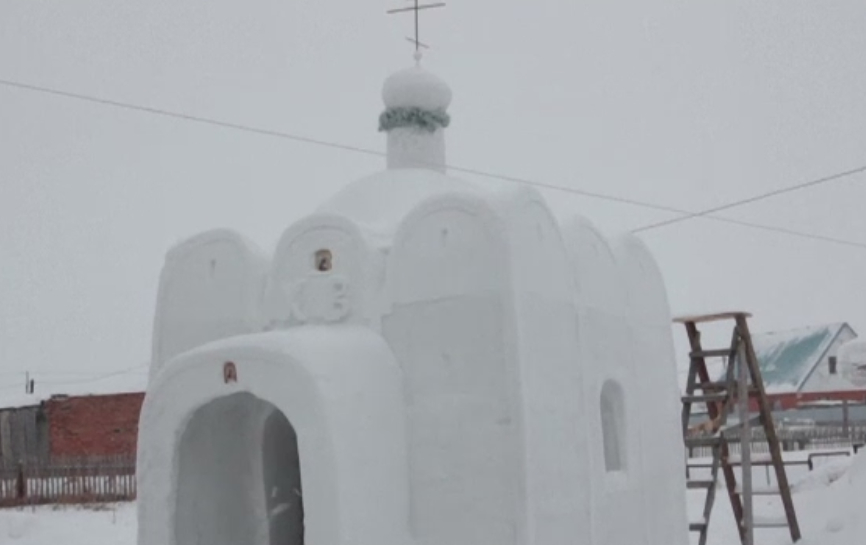 Un rus a construit o biserica de zapada in 2 luni, pentru ca in zona nu exista o capela. Reactia localnicilor