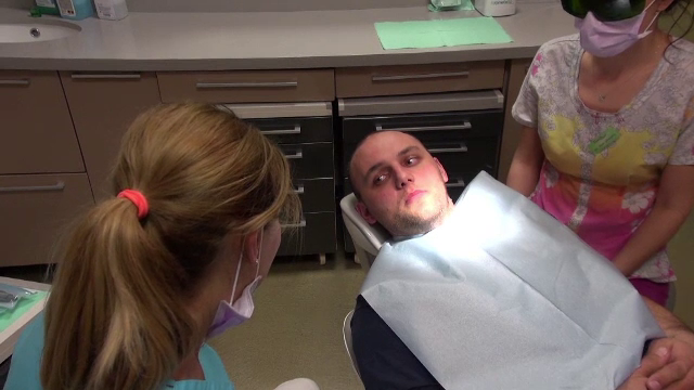 Tehnica moderna prin care dintii vechi pot fi reutilizati in loc de implant. Cat costa si care sunt avantajele acestei metode