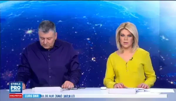 Doua masini s-au izbit violent in Pitesti, trei oameni fiind raniti. Soferul vinovat a ramas incarcerat