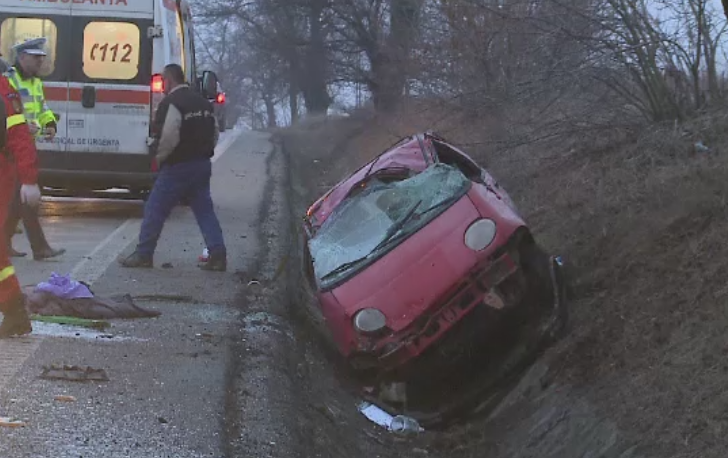 Barbat in stare grava dupa ce a ajuns cu masina in sant, in Arad. Ce au descoperit politistii inainte sa-i faca dosar penal
