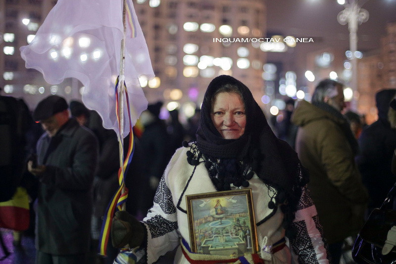 Si-a luat straiele de sarbatoare si a venit in Capitala "sa schimbe fata pietei". Povestea doamnei Lucretia