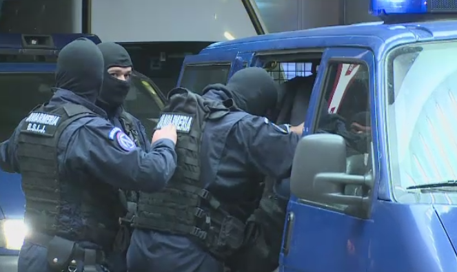 Cinci romani care au dat spargeri in supermarketuri din Franta si Germania, retinuti. Cum au reusit sa fure 200.000 de euro