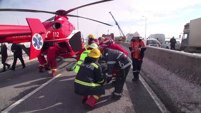 Centura Ploiestiului, blocata 2 ore dupa ce un camion incarcat cu sare s-a rasturnat. SMURD a intervenit cu un elicopter