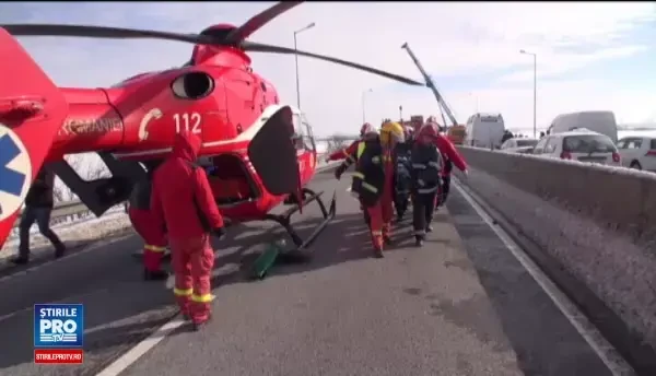 Centura Ploiestiului, blocata 2 ore dupa ce un camion incarcat cu sare s-a rasturnat. SMURD a intervenit cu un elicopter