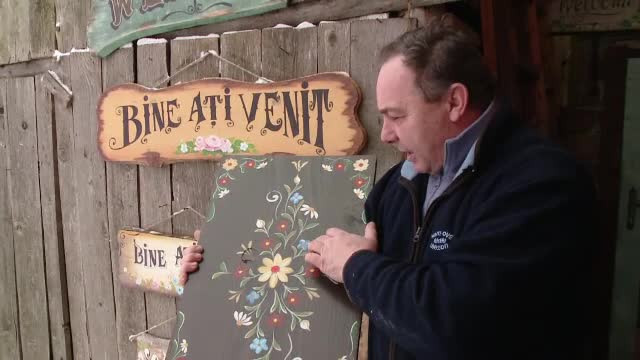 Atelierele din Romania care restaureaza mobila veche si o picteaza dupa modele de secole