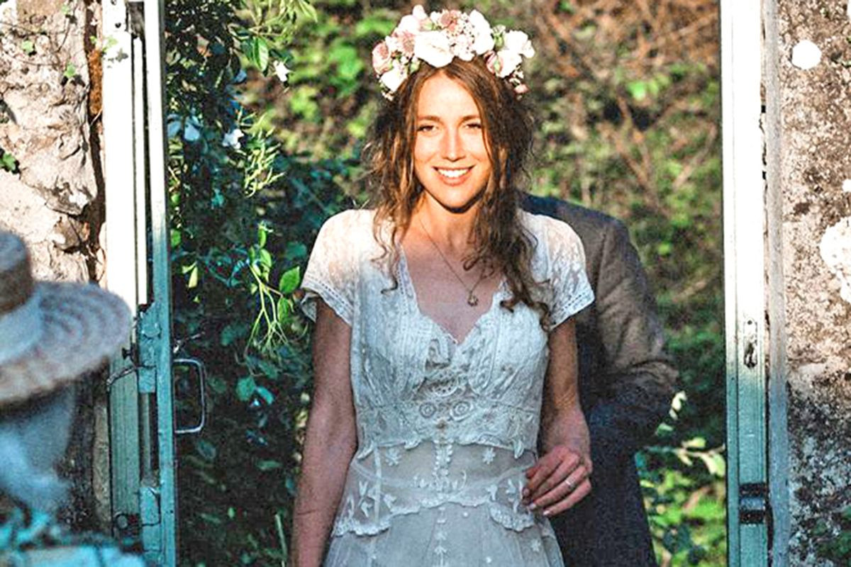 O tanara si-a dus rochia de mireasa la curatatorie. Motivul pentru care nici dupa un an nu a reusit sa o recupereze