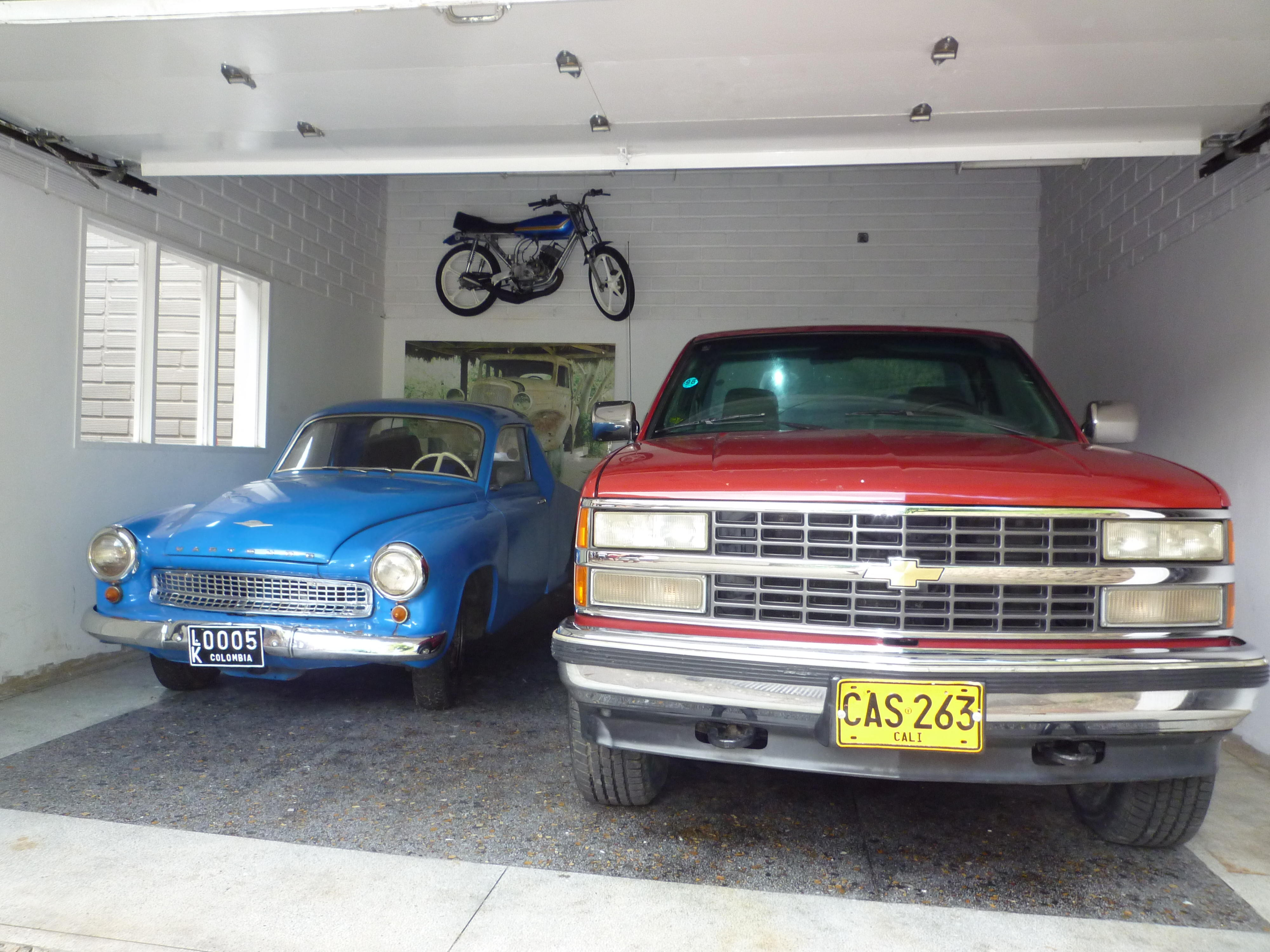 In garajul celui mai bogat mafiot din istorie. Ce masini avea Pablo Escobar si ce s-a intamplat cu ele