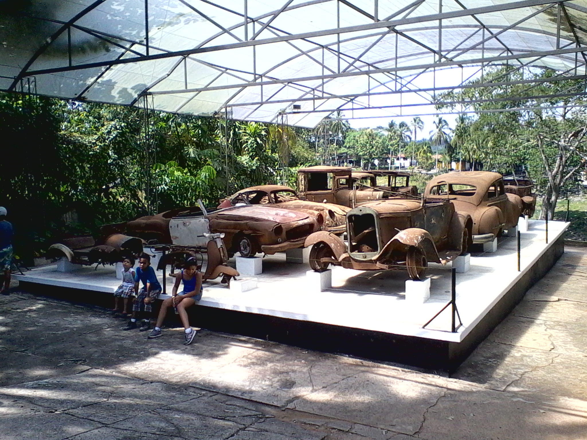 In garajul celui mai bogat mafiot din istorie. Ce masini avea Pablo Escobar si ce s-a intamplat cu ele