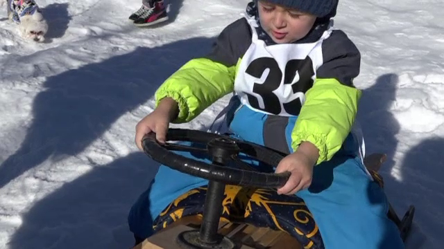 Cursa prin zapada cu 50 de sanii cu volan, la Cavnic. Cum s-au distrat concurentii dupa o zi plina pe partie