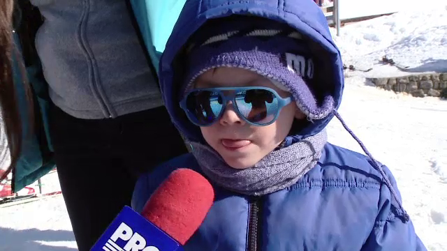 Vreme superba in statiunile de la munte, numai buna pentru schi si plaja. Singura dezamagire a parintilor