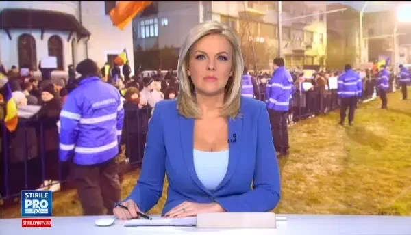 A saptea zi de proteste la Cotroceni. 100 de persoane cer demisia presedintelui Iohannis