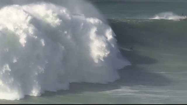 Orasul Nazare, destinatia preferata a celor pasionati de valuri gigantice. "Va deveni Mecca a surfului"