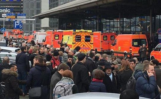 50 de oameni, intoxicati dupa ce ar fi fost expusi unei "substante necunoscute" pe aeroportul din Hamburg