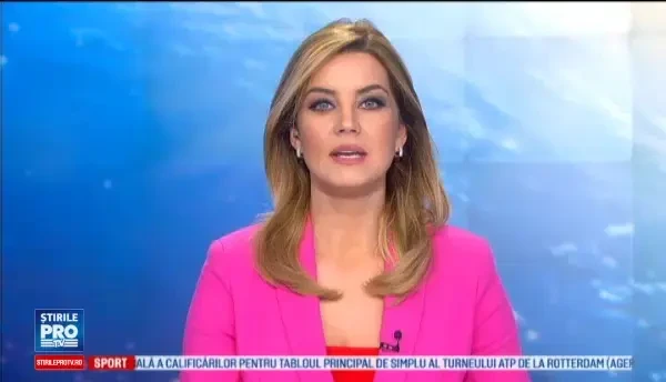 O fotografie oficiala a unui ofiter american a ajuns virala pe internet. Ce a facut cainele sau in loc sa stea la poza