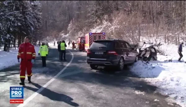 Accident grav, pe drumul spre Poiana Brasov. Un copil de 12 ani a ramas prins sub bordul masinii in urma impactului