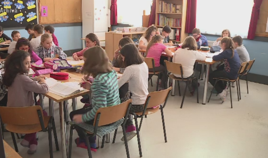 Cursurile anului scolar 2017-2018 vor incepe luni, 11 septembrie 2017
