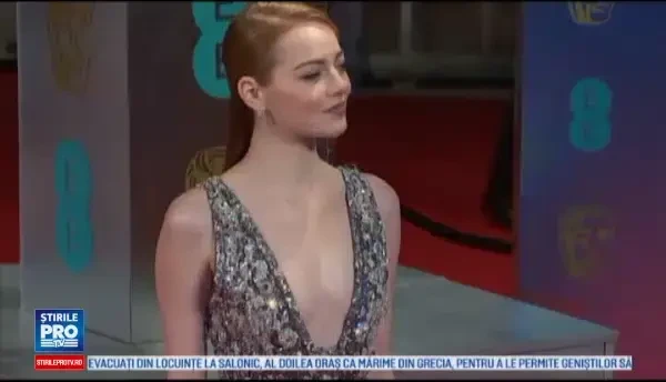 Vedetele au indurat frigul pentru a straluci pe covorul rosu al Premiilor BAFTA. Aparitia Ducesei de Cambridge