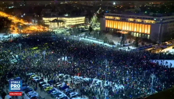 Presa externa a prezentat pe larg a 13-a zi de proteste in Piata Victoriei si momentul tricolorului. Gestul Gabrielei Firea