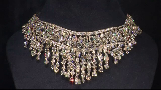 Cat costa "iubirea" in Beverly Hills. Diamante, ciocolata cu aur si portelanuri, printre cele mai extravagante cadouri