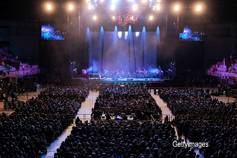 Cum a reusit un adolescent englez sa intre in zona VIP cand s-a dus la un concert. "Ma asteptam sa fiu dat afara"