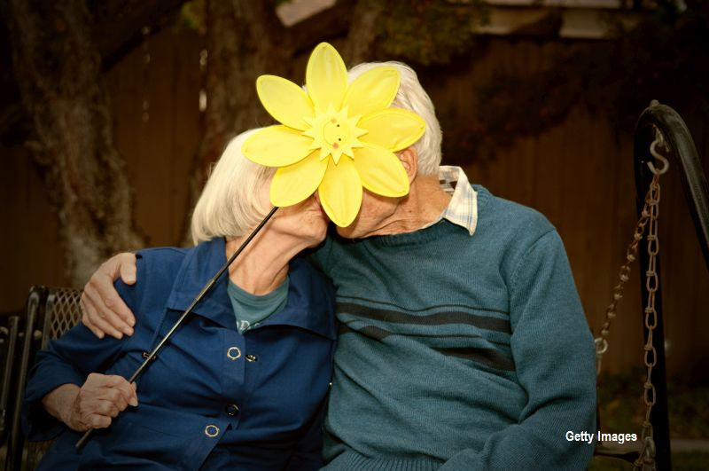 A salvat-o de la Auschwitz, dar nu a avut curajul sa o invite la dans. Unde au ajuns cei doi jumatate de secol mai tarziu