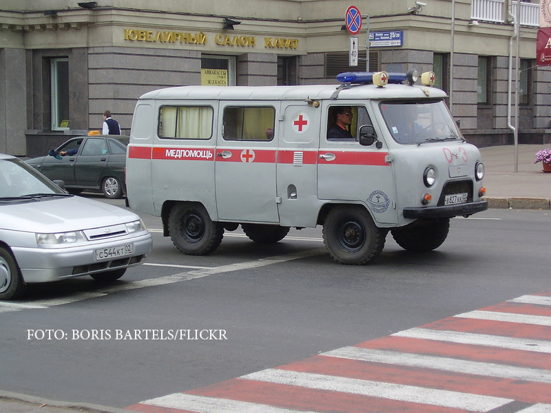 Un rus a chemat ambulanta pentru bunica sa bolnava, dar s-a trezit cu dricul la poarta. Autoritatile ancheteaza "incurcatura"