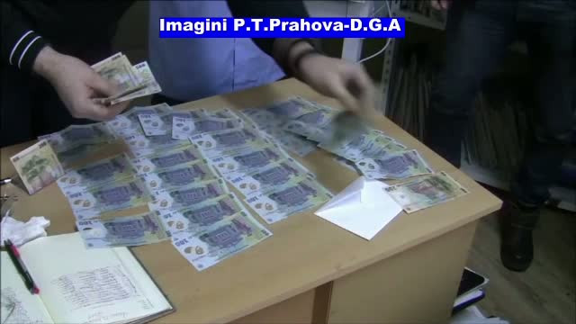 Medic din Sinaia, prins in flagrant in timp ce primea bani de la pacienti. Intr-o zi a facut 8.500 de lei de la 19 oameni