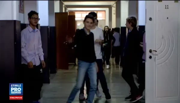 Lipsa parintilor ii imbolnaveste pe copii, spun specialistii. Efectele dezastruoase asupra celor mici