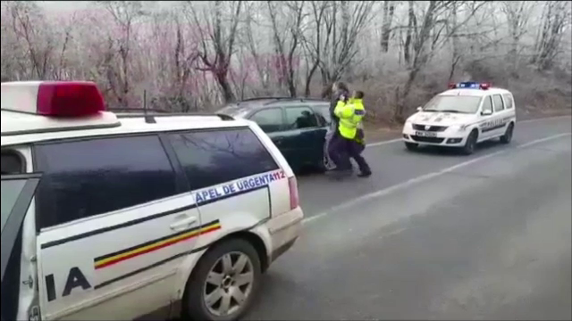 Sofer beat la volan, urmarit de doua masini de politie in Cluj. Ce alcoolemie avea barbatul
