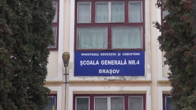 Invatatoare din Brasov inregistrata in timp ce-si jigneste si umileste elevii: "Te strang de gat, nesimtitule! Umflatule!"