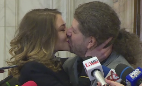 Aviz favorabil pentru legea parteneriatului civil, initiata de fostul deputat Remus Cernea. Ce presupune proiectul de lege