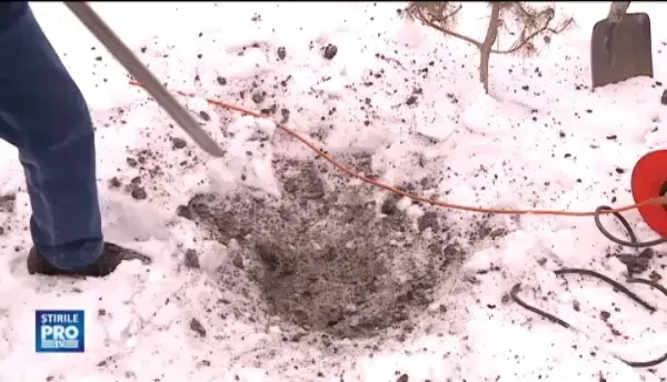 Partia cu noroi, care a costat 5 milioane de euro si zace nefolosita. Primarul i-a indatorat pe localnici pentru 20 de ani