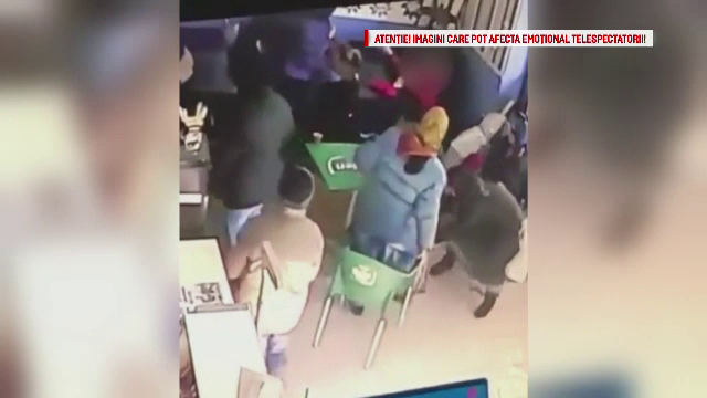 Barbatul din Bacau, care si-a incendiat sotia, a fost dat in consemn la frontiera. Victima este in stare foarte grava