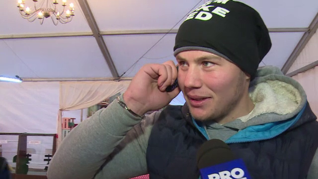 Barbatii au scapat de Valentine's Day si dau de Martisor. Aventura lui Roberto la targ: "Nu vrei blana? E pufoasa!"