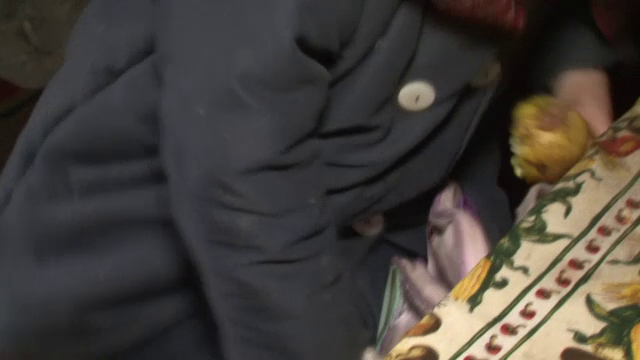 Trei baieti de pana in 5 ani, luati de Protectia Copilului. Micutii au fost gasiti tremurand de frig, in casa bunicilor