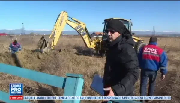 Scandal la Targu-Jiu, unde un barbat refuza sa-i lase pe muncitori sa lucreze la soseaua de centura. Care este motivul