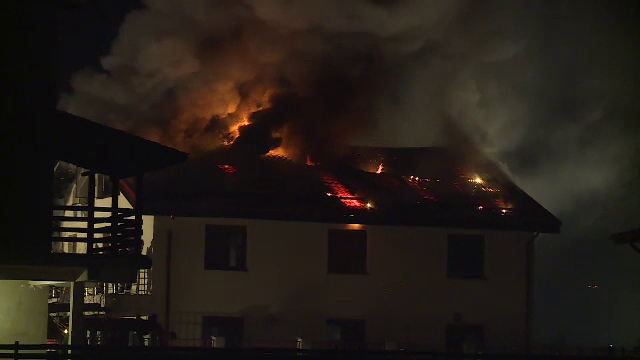 Incendiu urias in comuna Bragadiru. Pompierii au fost nevoiti sa intervina cu 9 autospeciale