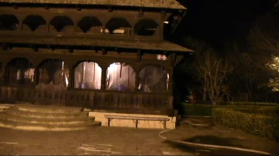 Una dintre cel mai frumoase biserici din Constanta risca sa arda complet. Preotii sustin ca a fost "mana criminala"