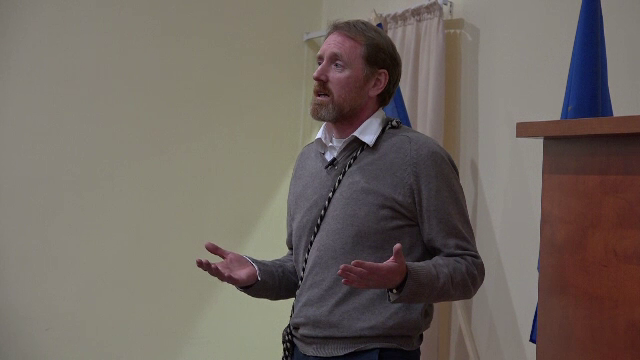 Un irlandez stabilit in Romania se lupta sa salveze casele traditionale din Maramures. Initiativa pentru care a fost laudat