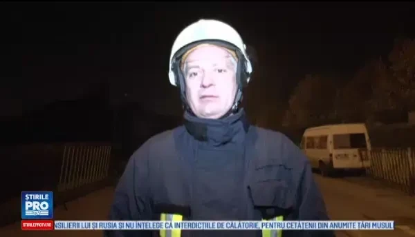 Dintr-o groapa de pe o strada din Campia Turzii a iesit o substanta cu miros intepator. Autoritatile nu stiu ce este