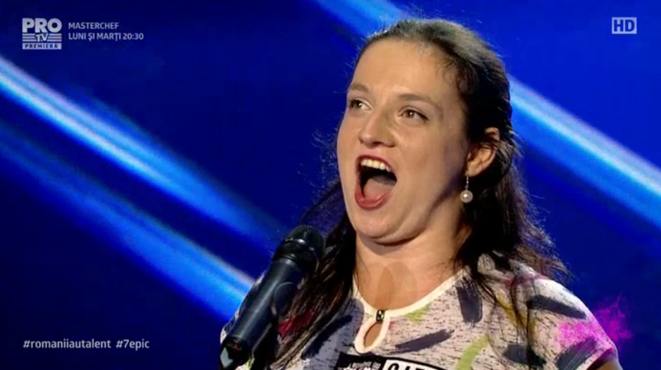 Prima reactie a Paulei Rad dupa prestatia de la "Romanii au Talent". Lucreaza ca femeie de serviciu desi are 11 ani de canto