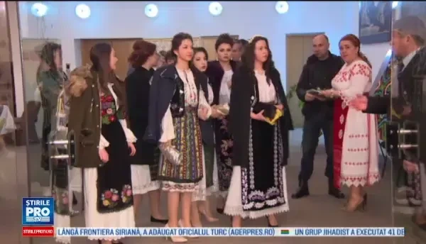 Parada a costumelor populare la Festivalul Izmenelor din Baile Herculane. Cu ce s-au laudat femeile