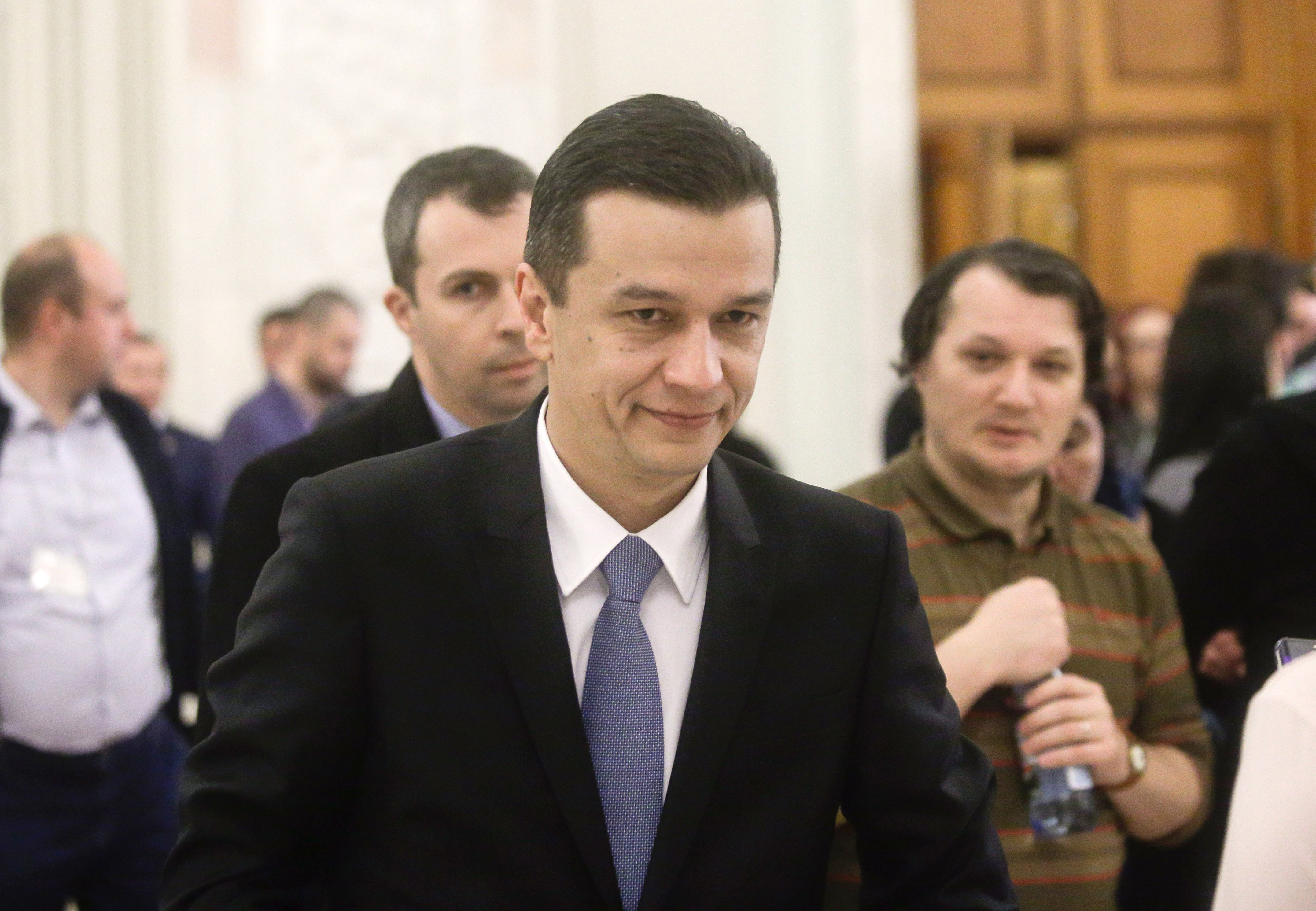 Premierul Grindeanu: "Am auzit mesajul protestatarilor, de multe ori chiar in direct, stau pana seara tarziu la Guvern"