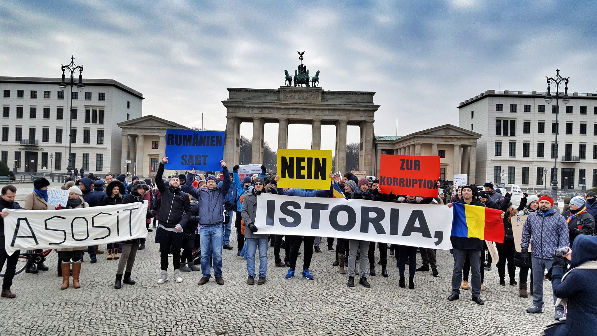 Protest la Berlin impotriva coruptiei. Zeci de persoane au iesit in strada. VIDEO