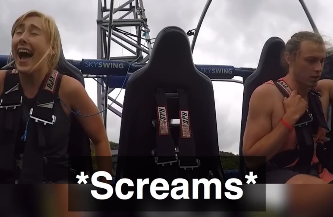 Ce a putut sa pateasca barbatul cand s-a suit intr-un montagne russe! Reactia iubitei lui a socat internetul
