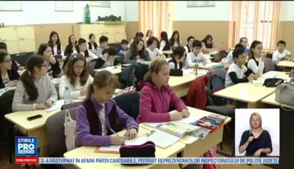 Noul semestru scolar a inceput cu o veste proasta pentru elevii din Timis. La pranz vor primi doar biscuiti si mar